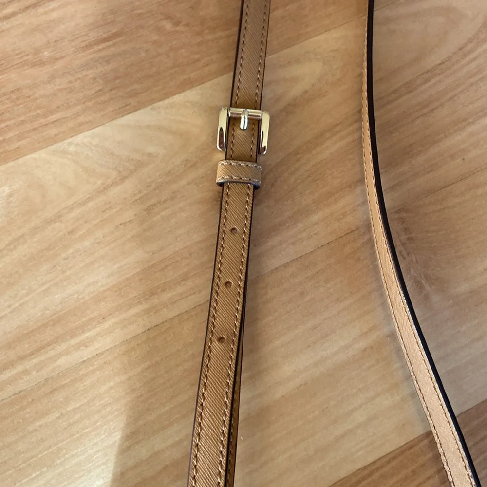 Small Michael Kors Handbag - Picture 6 of 14